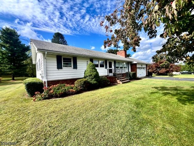 17 Longview Rd, Hardyston Twp., NJ 07419