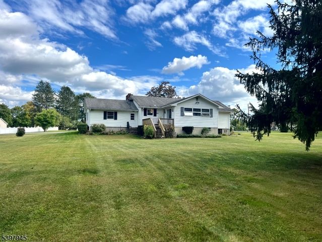 17 Longview Rd, Hardyston Twp., NJ 07419