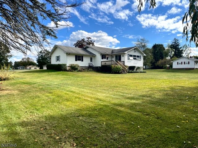 17 Longview Rd, Hardyston Twp., NJ 07419