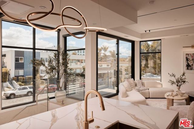 1227 N Formosa Avenue 1, Los Angeles, CA 90046