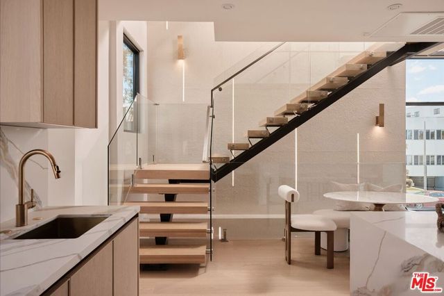 1227 N Formosa Avenue 1, Los Angeles, CA 90046