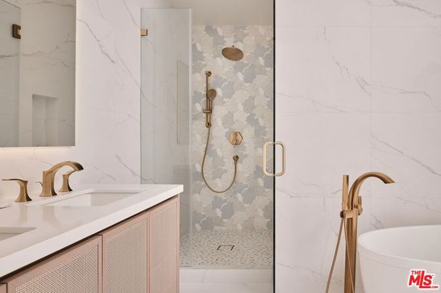 1227 N Formosa Avenue 1, Los Angeles, CA 90046