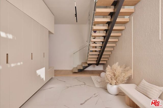 1227 N Formosa Avenue 1, Los Angeles, CA 90046