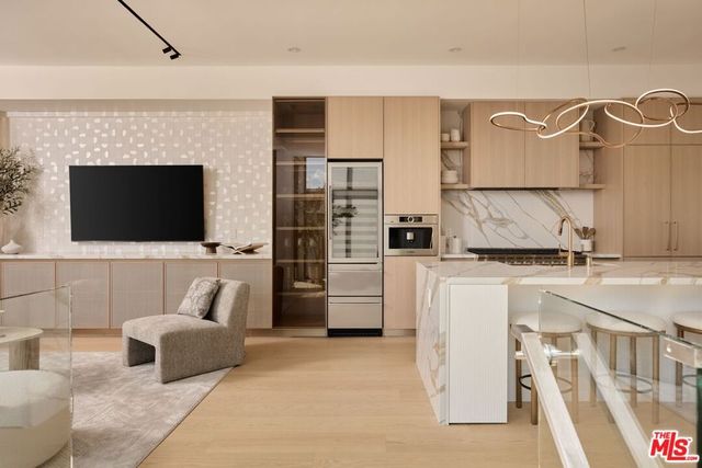 1227 N Formosa Avenue 1, Los Angeles, CA 90046