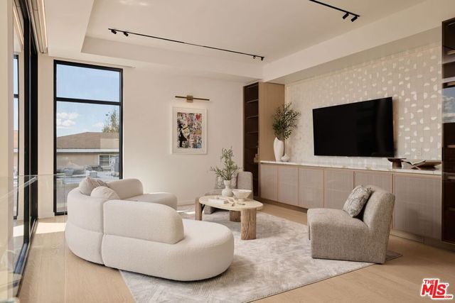 1227 N Formosa Avenue 1, Los Angeles, CA 90046