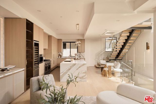 1227 N Formosa Avenue 1, Los Angeles, CA 90046