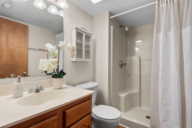 3615 Creekside Drive, Valparaiso, IN 46383