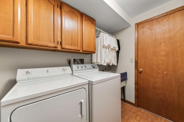3615 Creekside Drive, Valparaiso, IN 46383