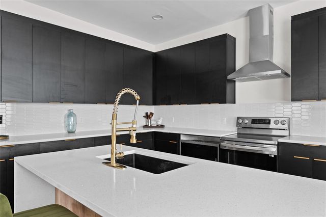 680 25TH AVENUE S, St Petersburg, FL 33705