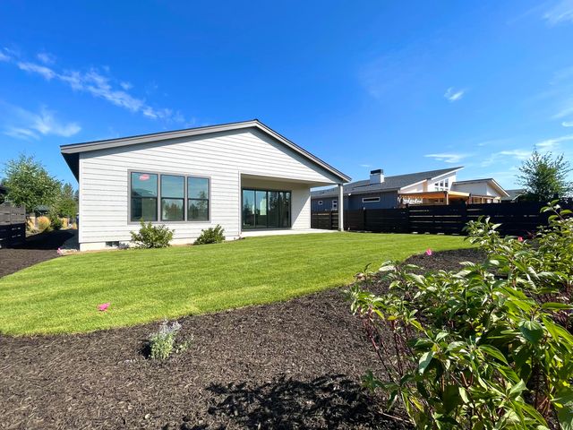 411 E Diamond Peak Avenue, Sisters, OR 97759