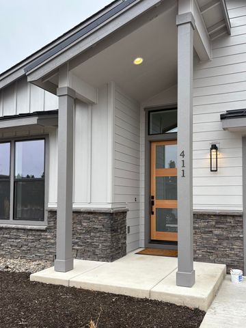 411 E Diamond Peak Avenue, Sisters, OR 97759