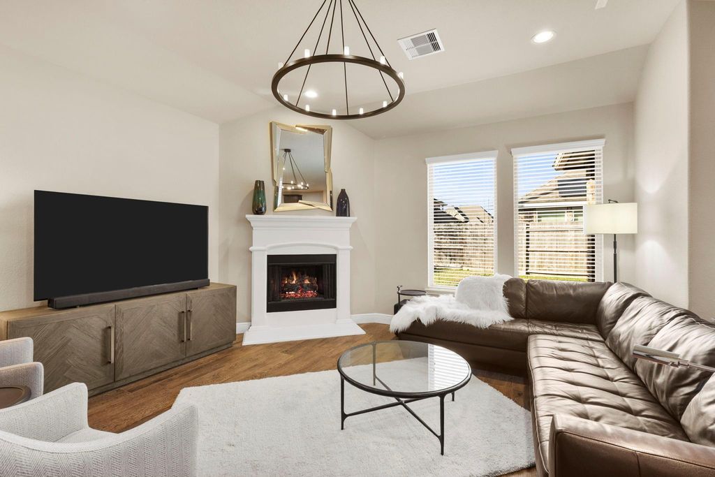 Image 10 of property listing at 11731 Cielo Court, Richmond, TX 77406