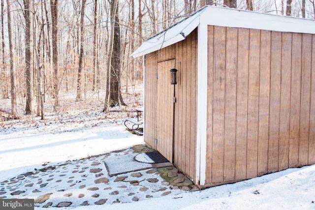 1659 S LAKESHORE DR, Louisa, VA 23093