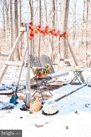 1659 S LAKESHORE DR, Louisa, VA 23093