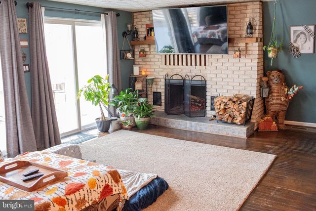 1659 S LAKESHORE DR, Louisa, VA 23093