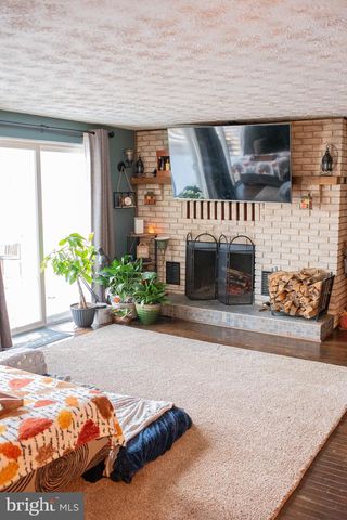 1659 S LAKESHORE DR, Louisa, VA 23093