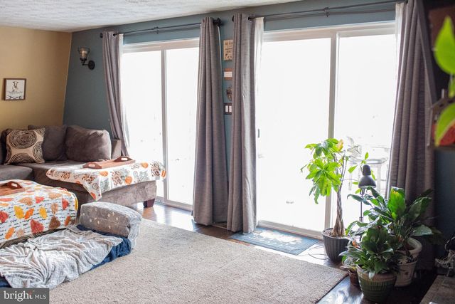 1659 S LAKESHORE DR, Louisa, VA 23093