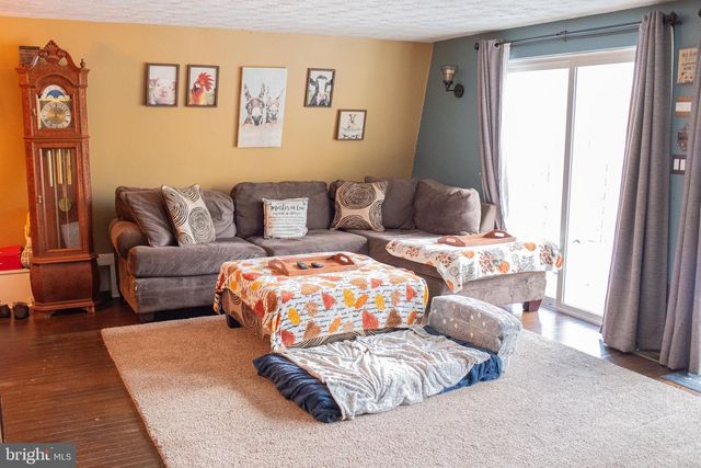 1659 S LAKESHORE DR, Louisa, VA 23093