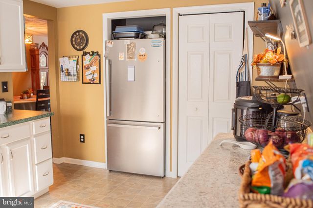 1659 S LAKESHORE DR, Louisa, VA 23093