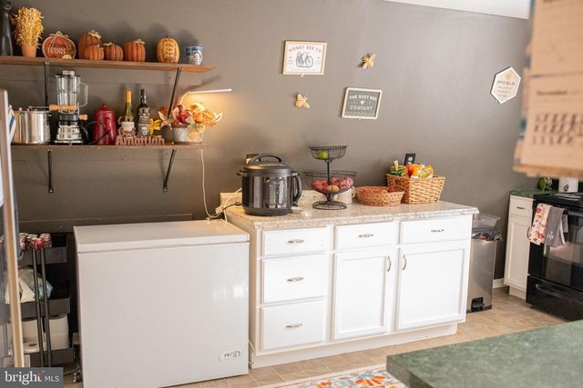 1659 S LAKESHORE DR, Louisa, VA 23093