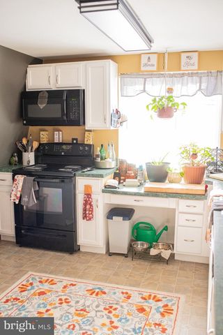 1659 S LAKESHORE DR, Louisa, VA 23093