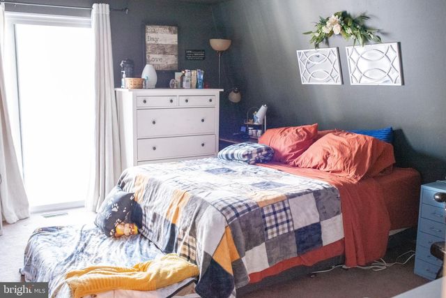 1659 S LAKESHORE DR, Louisa, VA 23093