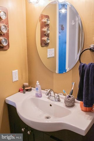 1659 S LAKESHORE DR, Louisa, VA 23093