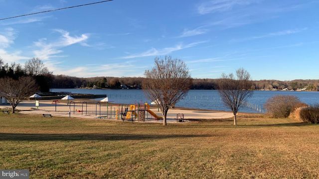 1659 S LAKESHORE DR, Louisa, VA 23093