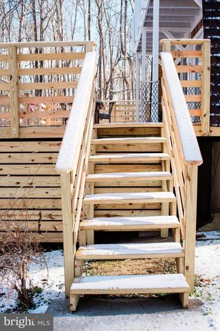 1659 S LAKESHORE DR, Louisa, VA 23093