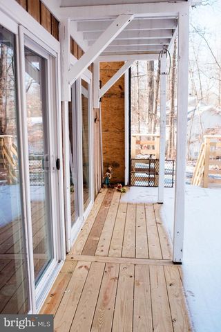 1659 S LAKESHORE DR, Louisa, VA 23093