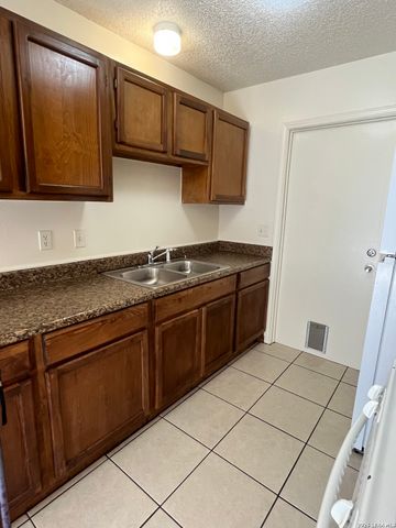 8806 WILD MDWS, Converse, TX 78109