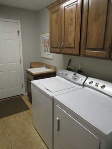 6063 Belmont Ct Court, Grand Blanc, MI 48439