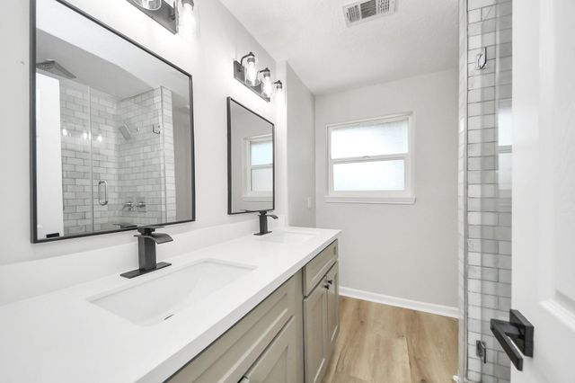6015 Mcknight Street, Houston, TX 77035