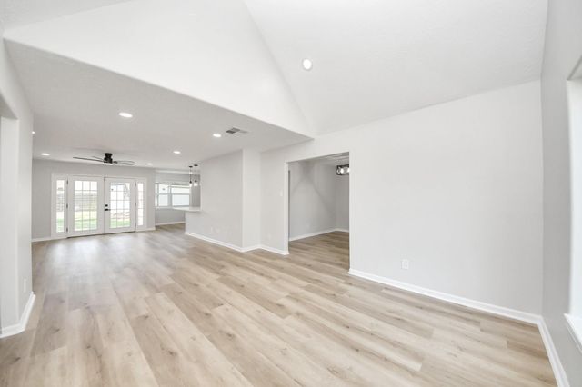6015 Mcknight Street, Houston, TX 77035
