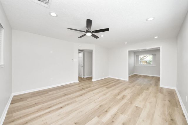 6015 Mcknight Street, Houston, TX 77035