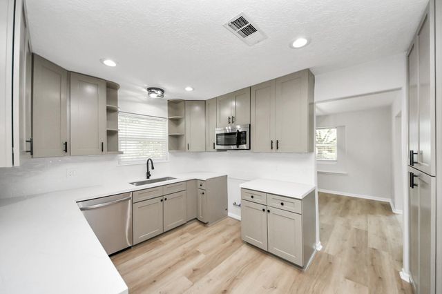 6015 Mcknight Street, Houston, TX 77035