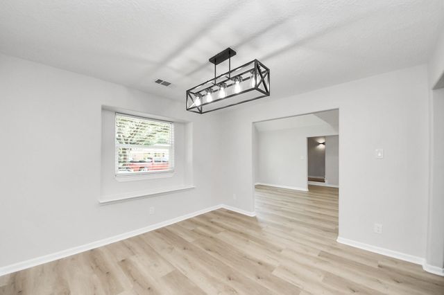 6015 Mcknight Street, Houston, TX 77035