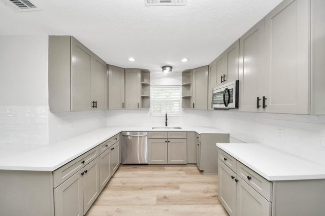 6015 Mcknight Street, Houston, TX 77035