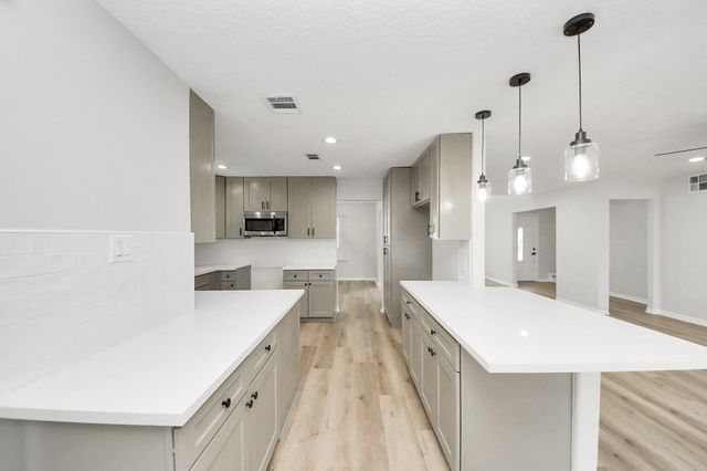 6015 Mcknight Street, Houston, TX 77035