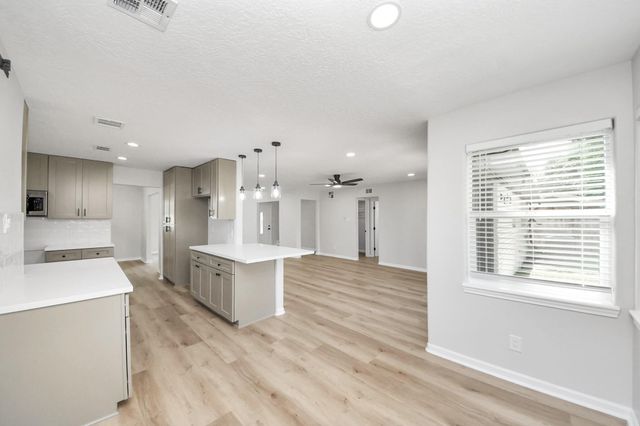 6015 Mcknight Street, Houston, TX 77035