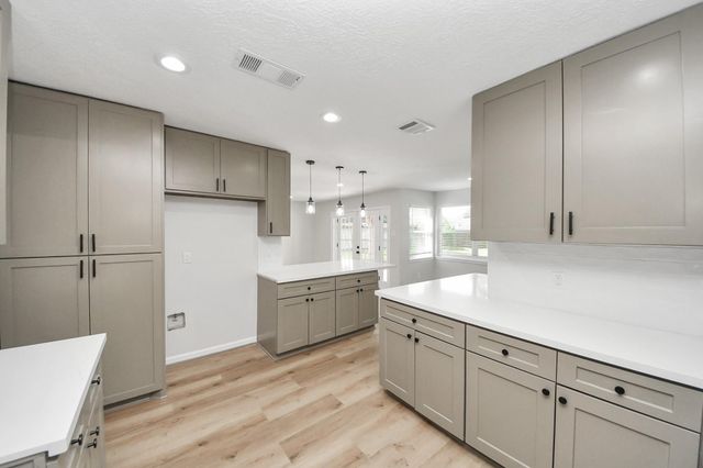 6015 Mcknight Street, Houston, TX 77035