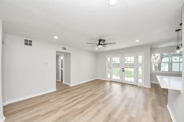 6015 Mcknight Street, Houston, TX 77035