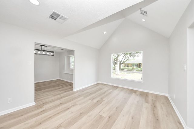 6015 Mcknight Street, Houston, TX 77035