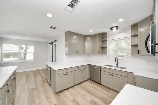 6015 Mcknight Street, Houston, TX 77035