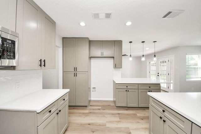 6015 Mcknight Street, Houston, TX 77035