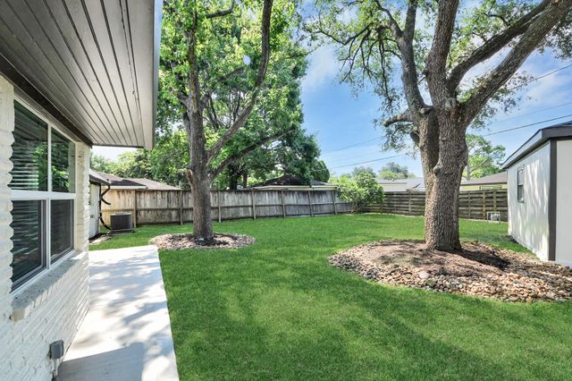 6015 Mcknight Street, Houston, TX 77035
