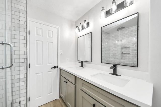 6015 Mcknight Street, Houston, TX 77035