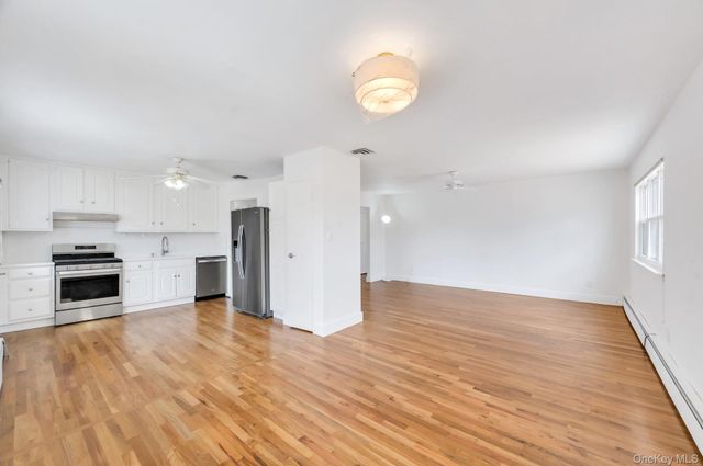 10 Sutton Place, Ronkonkoma, NY 11779