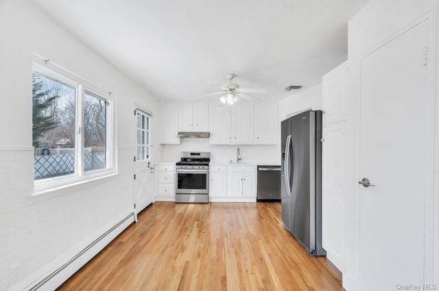 10 Sutton Place, Ronkonkoma, NY 11779
