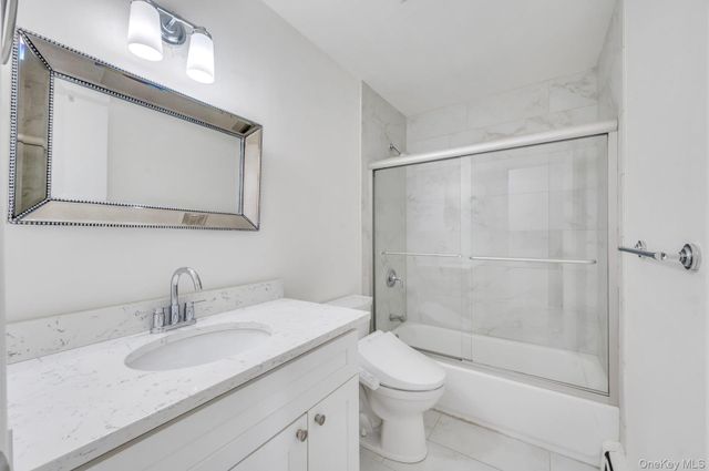 10 Sutton Place, Ronkonkoma, NY 11779